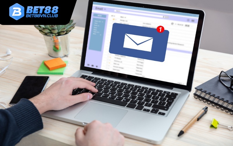 Liên hệ qua email
